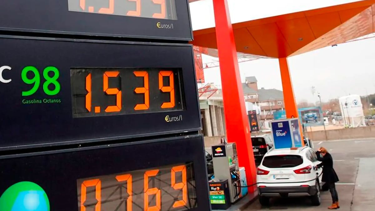 El precio de la gasolina y el diésel baja por primera vez en tres meses