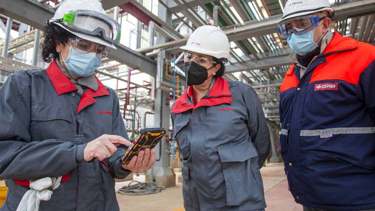 Cepsa busca contratar a talento senior: 69 vacantes para mayores de 52 años