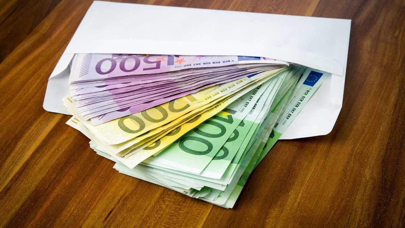 La Policía avisa del dinero en efectivo que se puede llevar por la calle legalmente