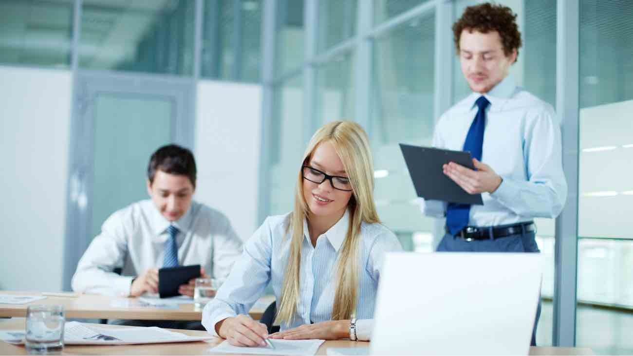 Discriminación salarial en el trabajo Cómo identificar empleos que hacen discriminación salarial