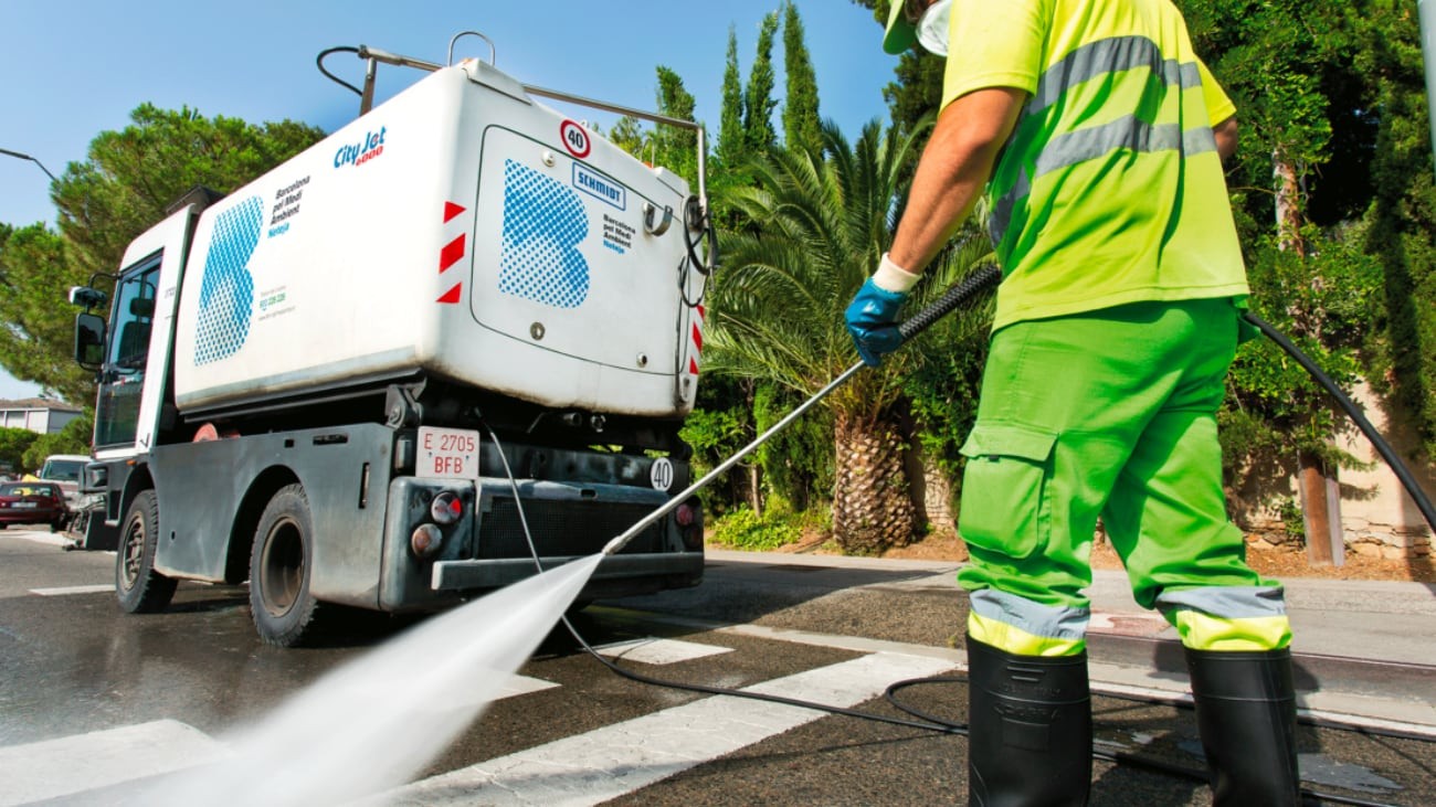 Barcelona busca 100 personas para trabajar como operarios de limpieza