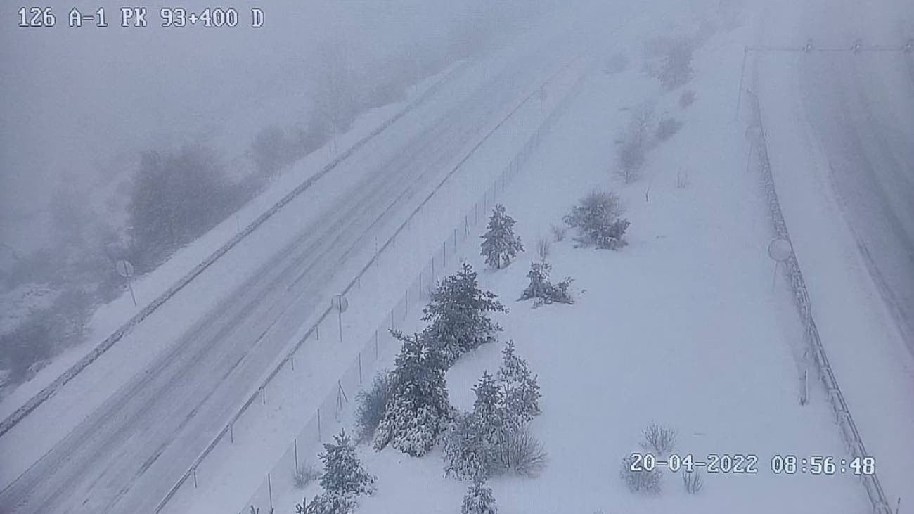 La nieve cubre buena parte de las carreteras de la mitad Norte. Aviso de la DGT: carreteras cortadas por el temporal de nieve