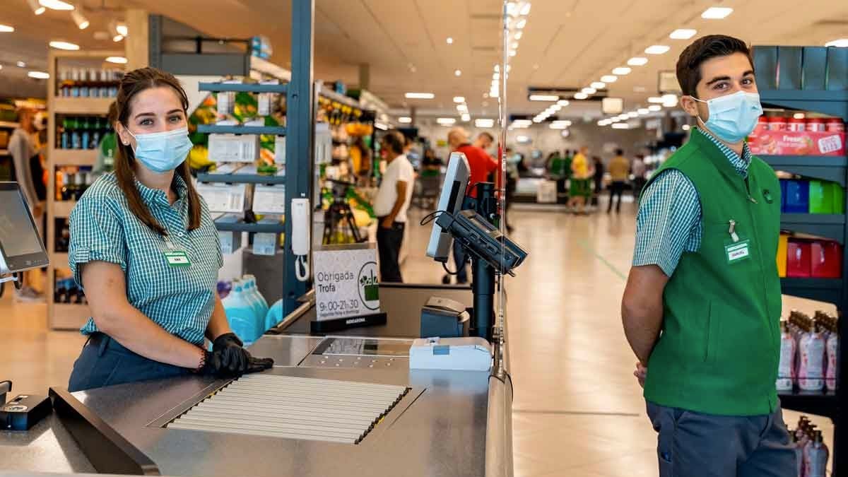 mercadona oferta 400 empleos para la campaña de invierno con sueldos de 1.300 euros al mes