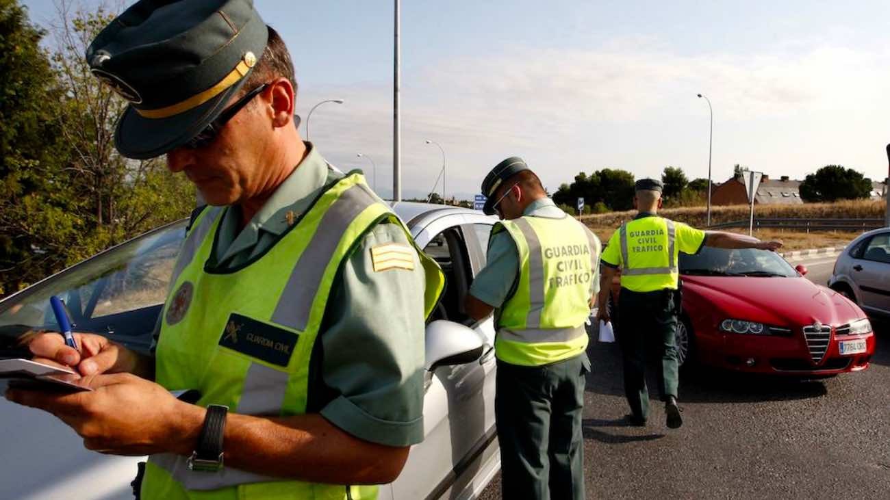 ¿En qué casos está prohibido adelantar? La DGT informa: adelantamientos prohibidos con multas de 200 euros