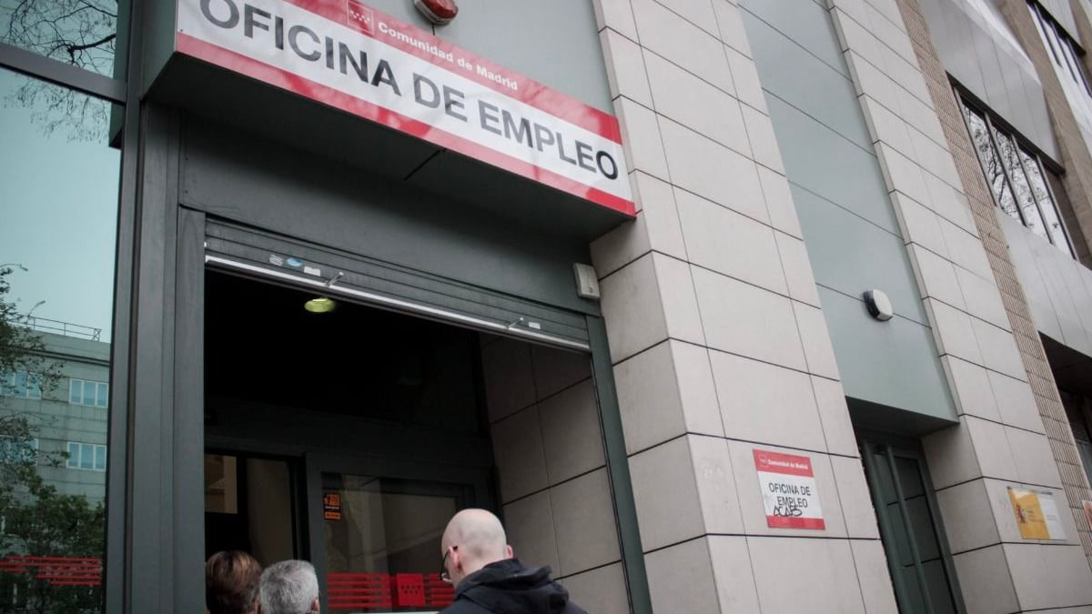 Crece el número de españoles que recurren al subsidio de 463 euros pese a la mejora del paro