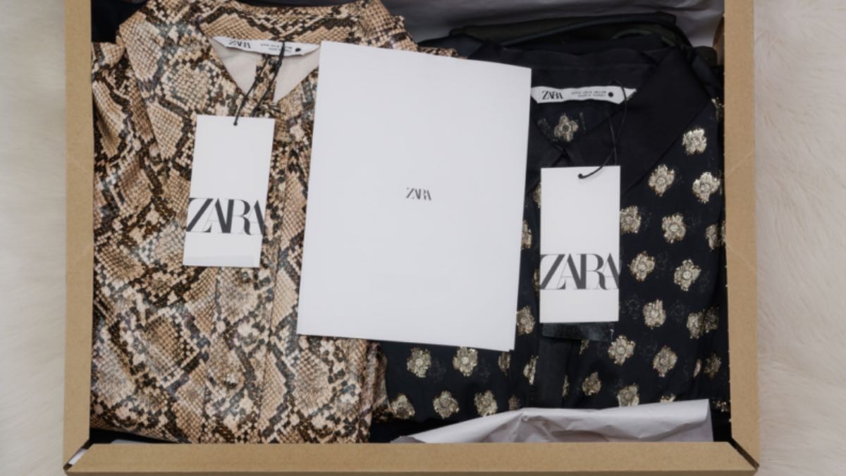 Prendas de Zara lista para devolver Zara, El Corte Inglés, H&M o Uniqlo ya cobran por las devoluciones