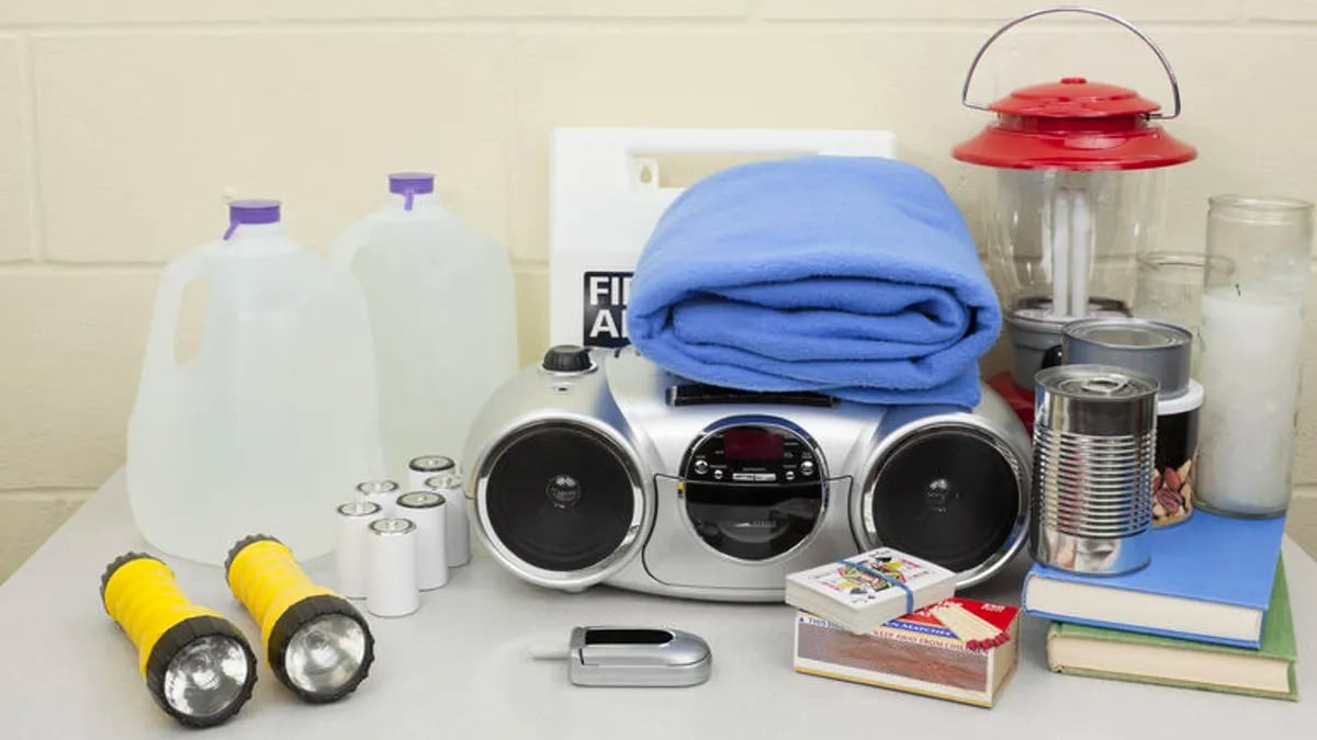 El gran apagón eléctrico: así es el kit de emergencia para sobrevivir al 'blackout'