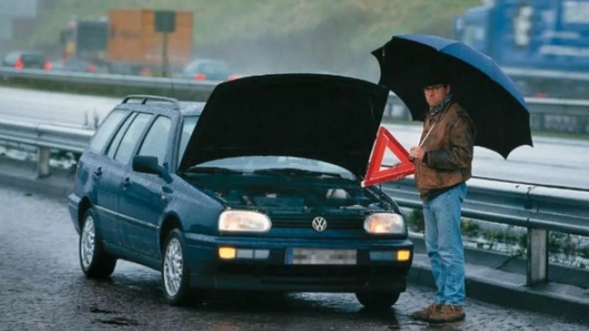 DGT: ¿Quedarte sin gasolina en el coche es motivo de multa?
