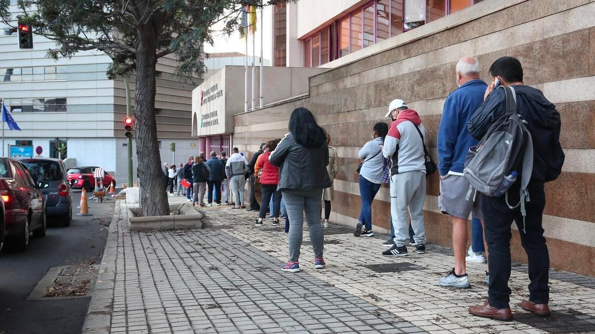 Cola en una oficina de la Seguridad Social
