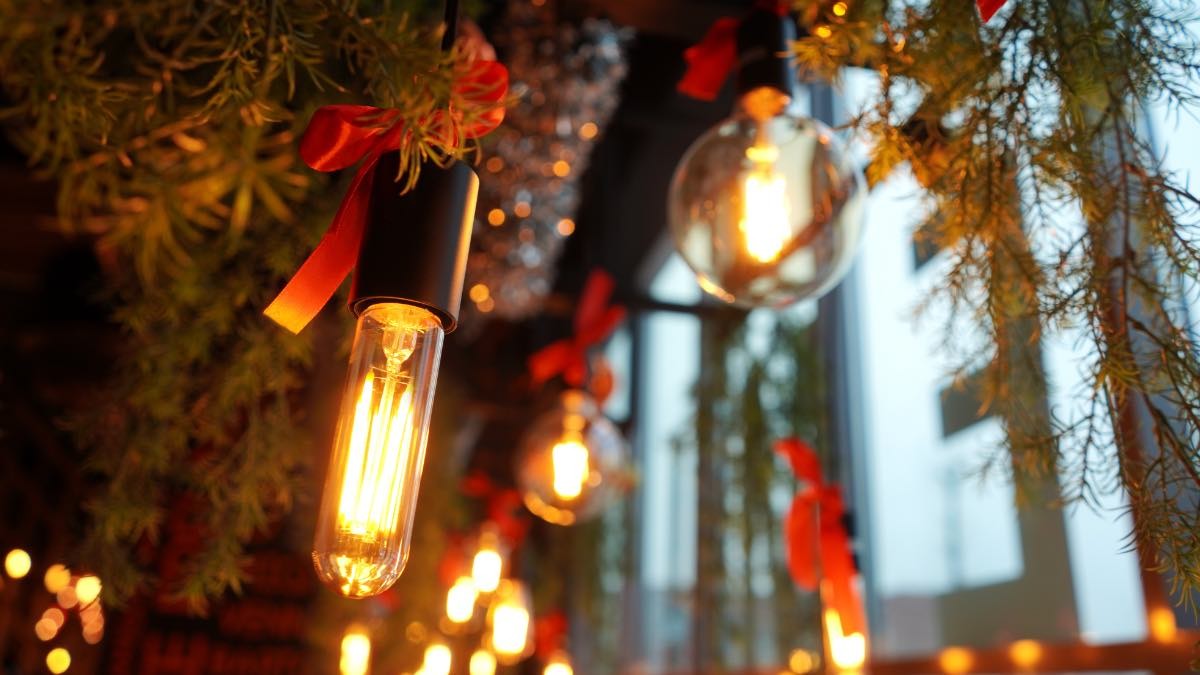 Precio de la luz viernes, 16 de diciembre de 2022 luces y adornos navidad