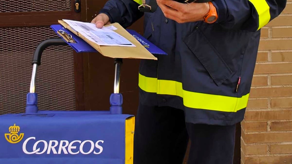 Correos contratará a 120 personas para su nueva nave en Madrid: cómo enviar el curriculum