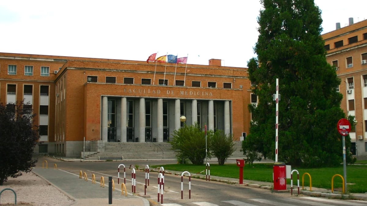 Universidad Complutense de Madrid Universidad Complutense de Madrid