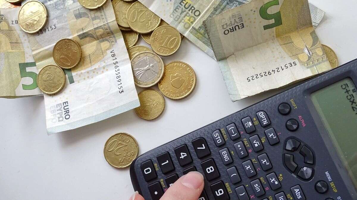 Aplazar deudas con la Seguridad Social Calculadora con dinero en efectivo