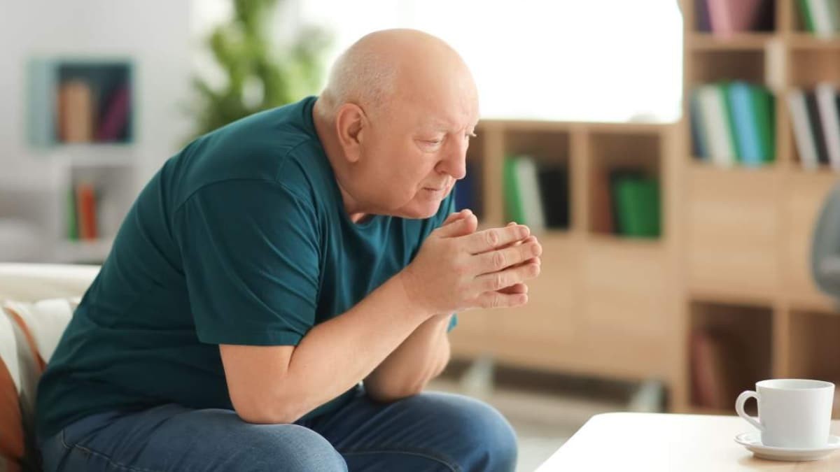 Un hombre 50 años pensando