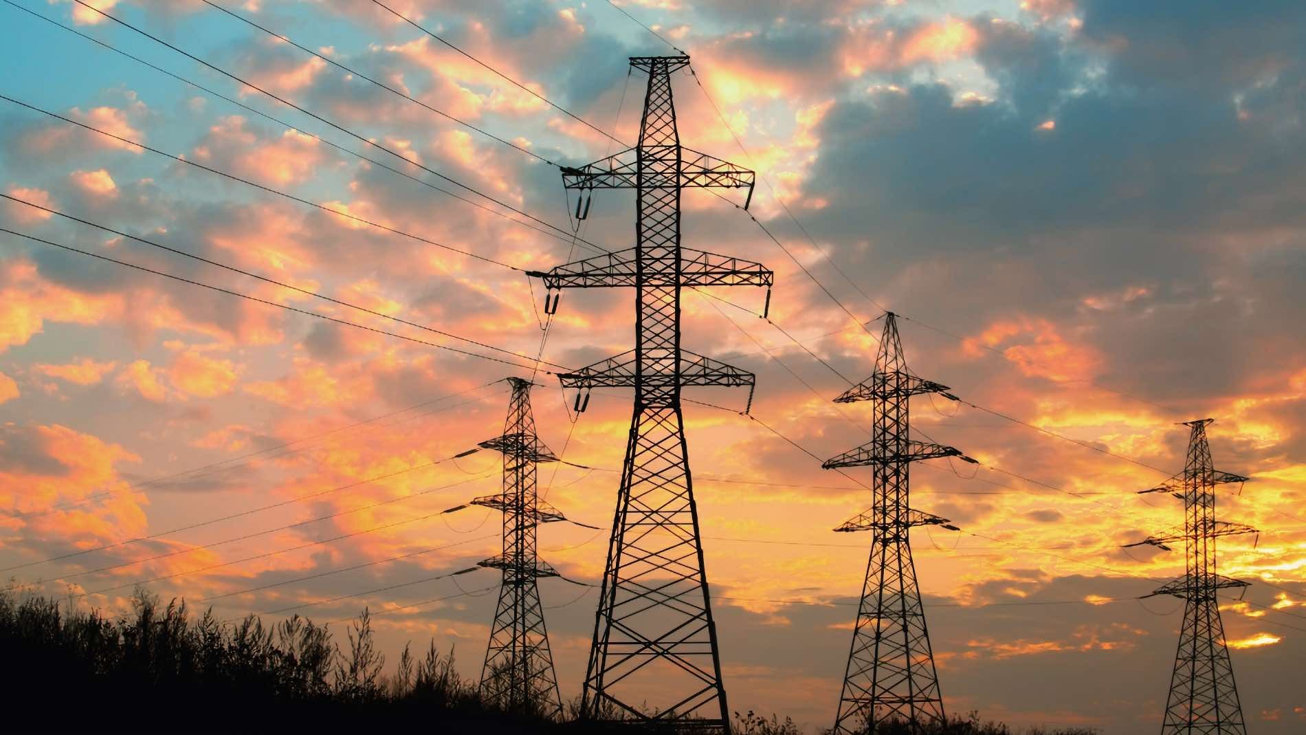 Precio de la luz miércoles, 11 de enero de 2023 tendido eléctrico atardecer
