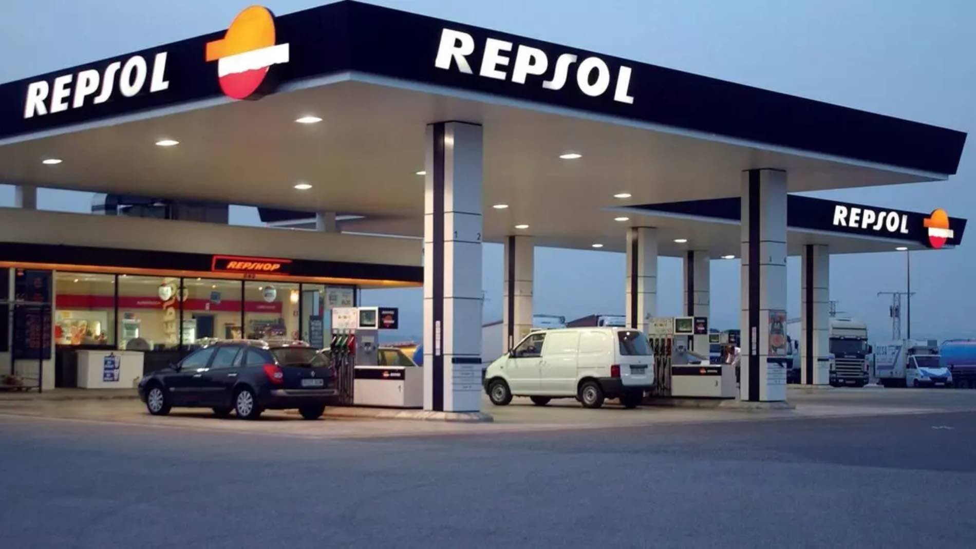 Qué gasolinera tiene más descuento al repostar: ¿una low cost o Repsol, Cepsa y Galp? Gasolinera Repsol