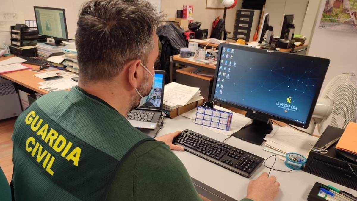 La Guardia Civil avisa de la estafa a nombre del BBVA y Santander, no abras el correo