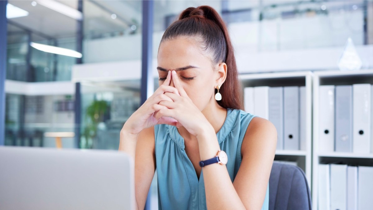 Empleada desmotivada en su trabajo