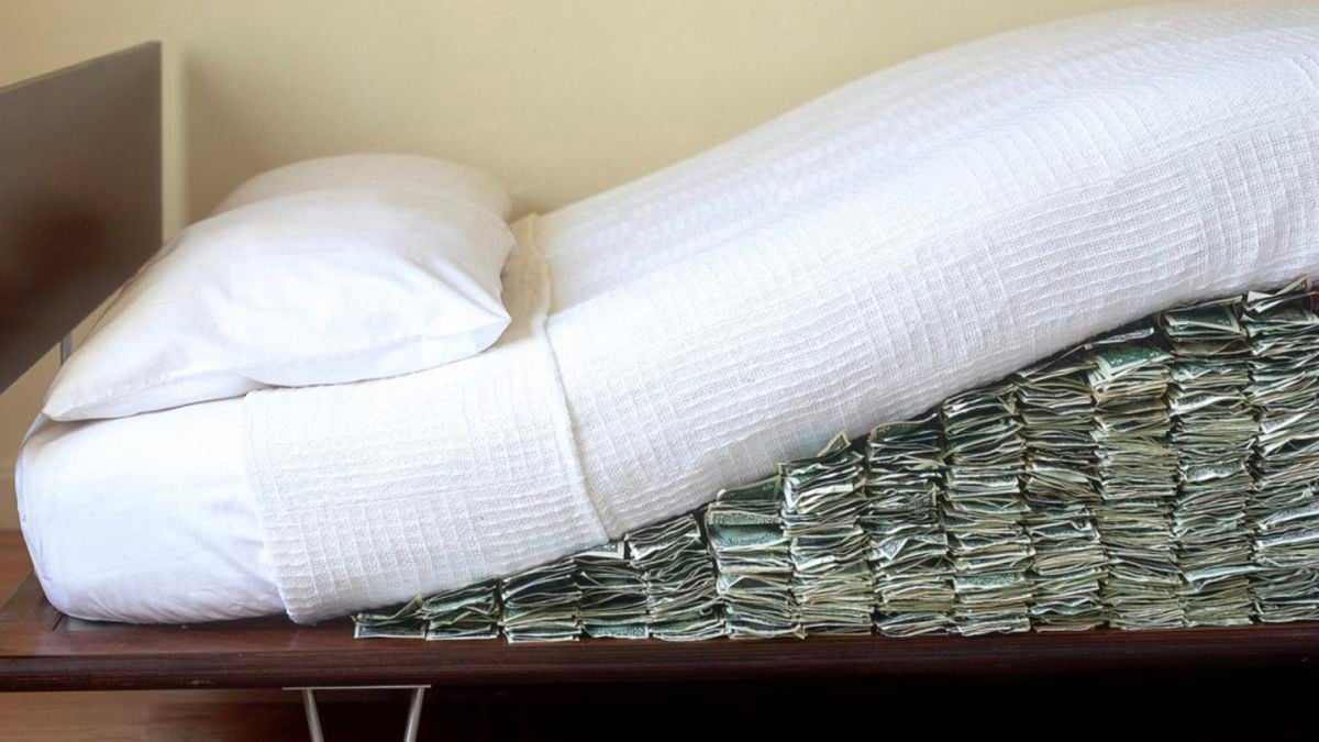 Dinero bajo el colchón