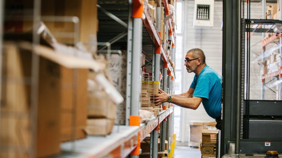 Ofertas de empleo para trabajar de lunes a viernes en distintos sectores: libres los fines de semana