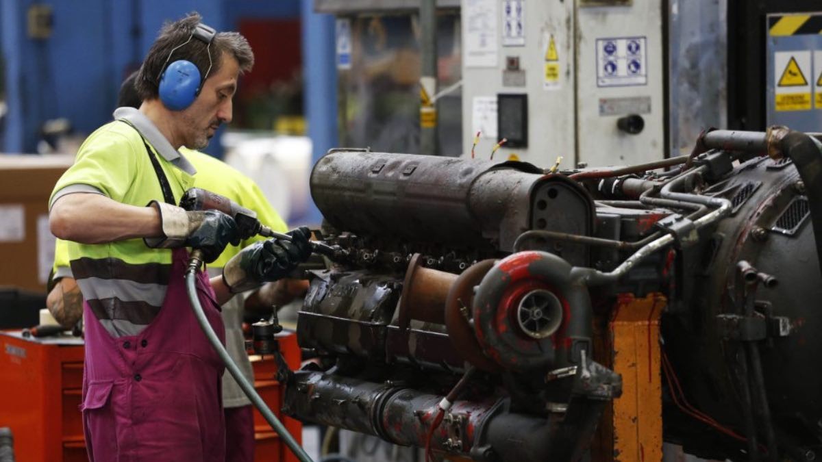 OPE en Renfe para operarios de fabricación y mantenimiento Renfe abre una nueva Oferta Pública de Empleo para 300 operarios: requisitos y cómo inscribirse