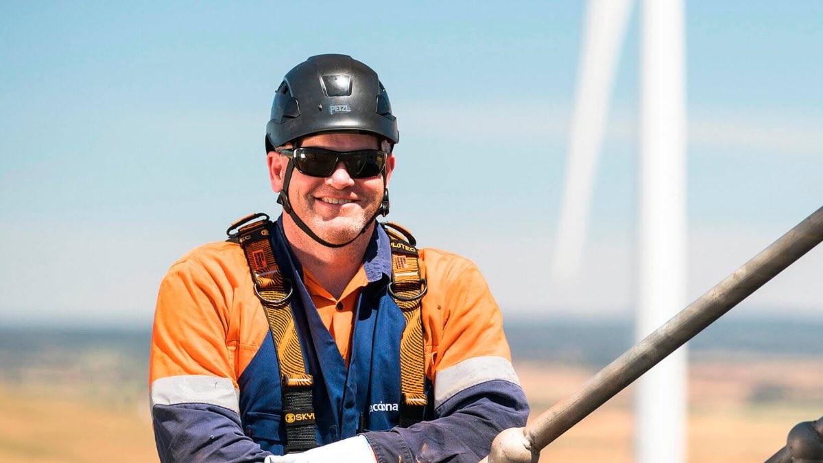Acciona busca a 150 trabajadores: horario de lunes a viernes y sueldos hasta 3.200 euros