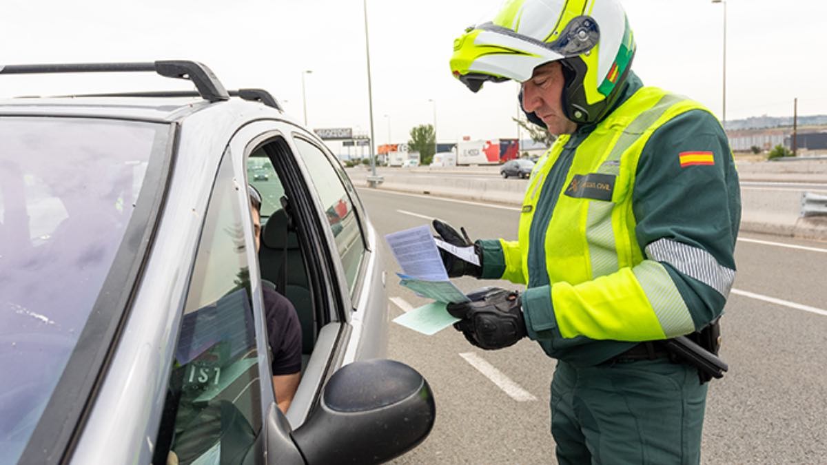 Guardia Civil controla en carretera La DGT anuncia más controles y multas de hasta 600 euros por estas infracciones