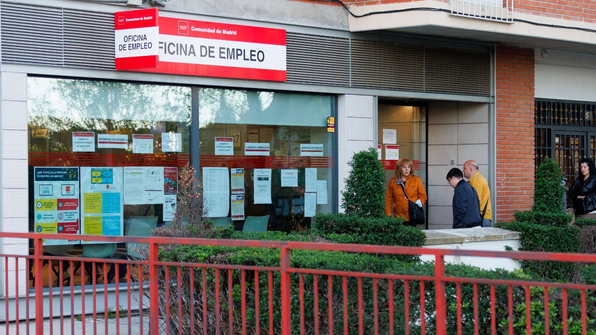 Oferta de empleo del SEPE El SEPE oferta 60.000 puestos de trabajo con sueldos superiores a los 3.000 euros