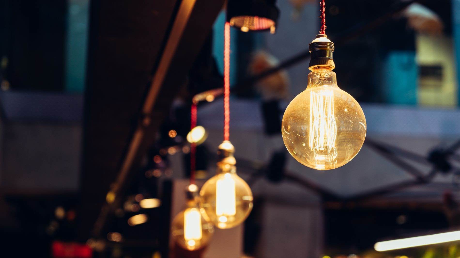 El precio de la luz del sábado, 22 de abril de 2023 bombillas decorativas