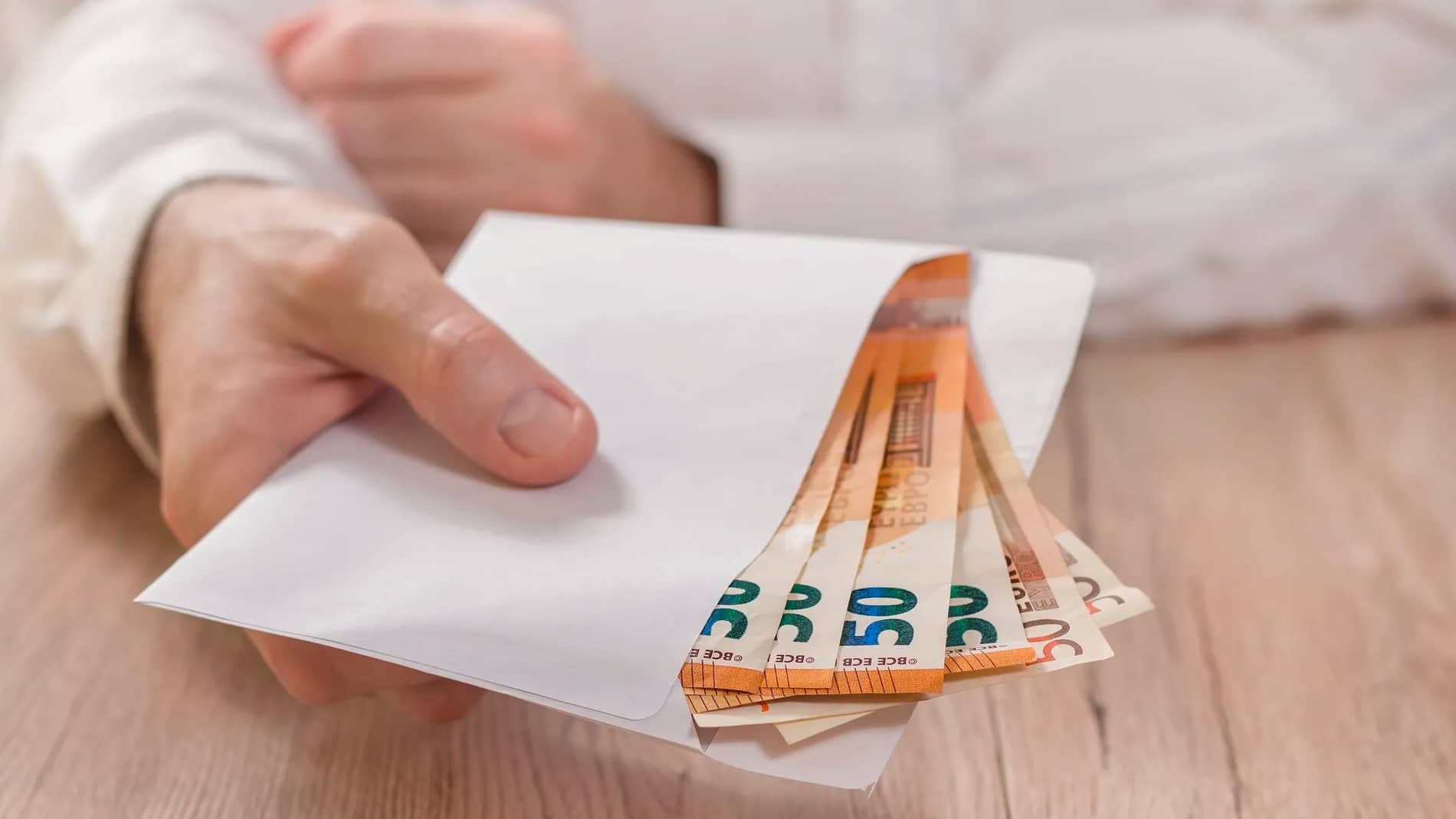 ¿Cuánto dinero puedes recibir en una donación sin pagar impuestos? Donación de dinero