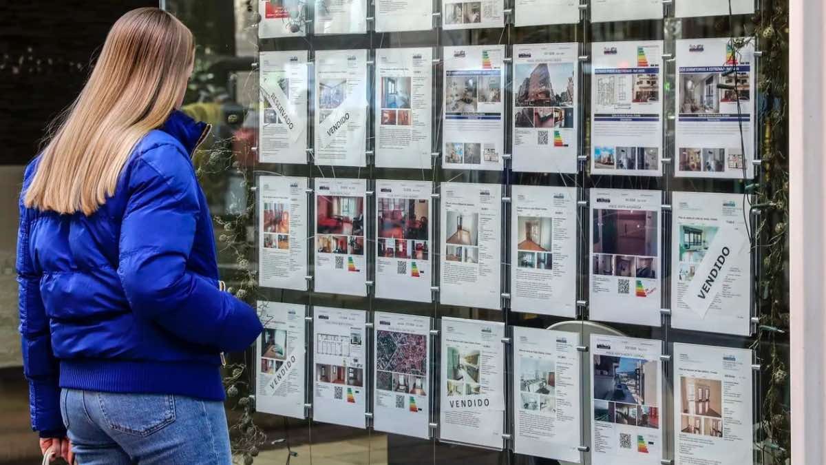 Cómo solicitar la Ayuda de 10.800 euros para la compra de una vivienda con menos de 35 años Oficina inmobiliaria