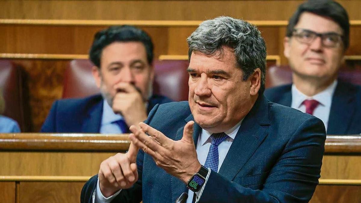 Escrivá frena la primera huelga de la historia de la Seguridad Social