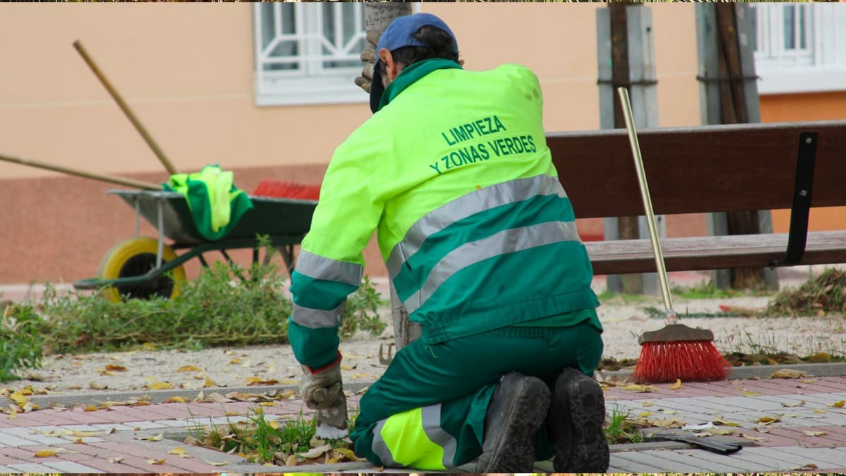 Un jardinero trabajando