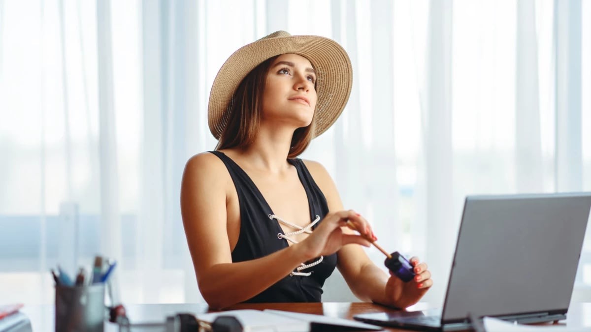 Mujer se prepara vacaciones