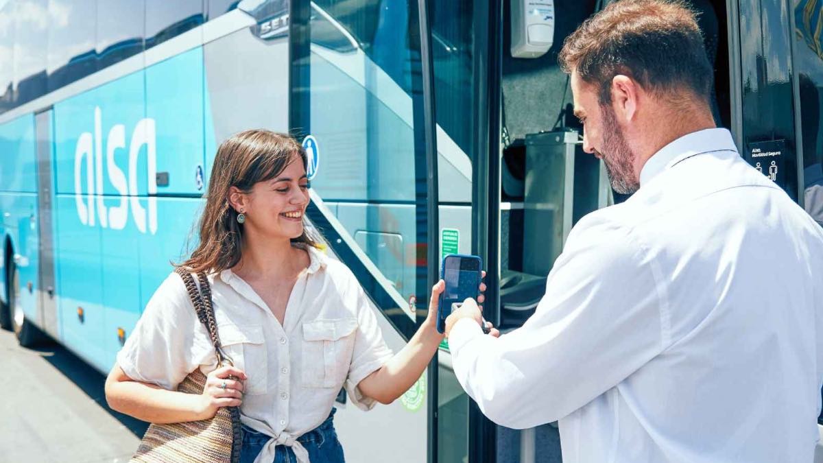 Ofertas de empleo de Alsa Un conductor de Alsa