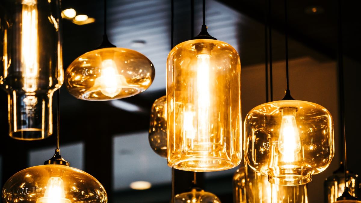 Precio de la luz el domingo, 7 de mayo de 2023 bombillas, precio luz