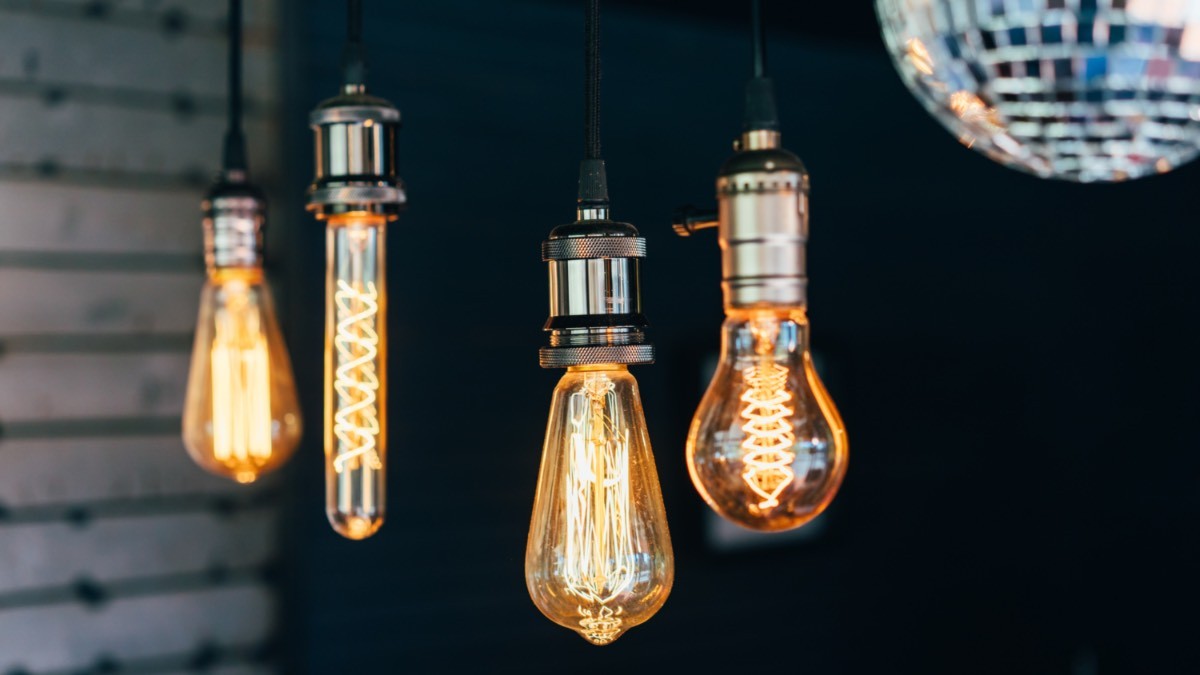 Precio de la luz del sábado, 6 de mayo de 2023. Bombillas decorativas, precio luz