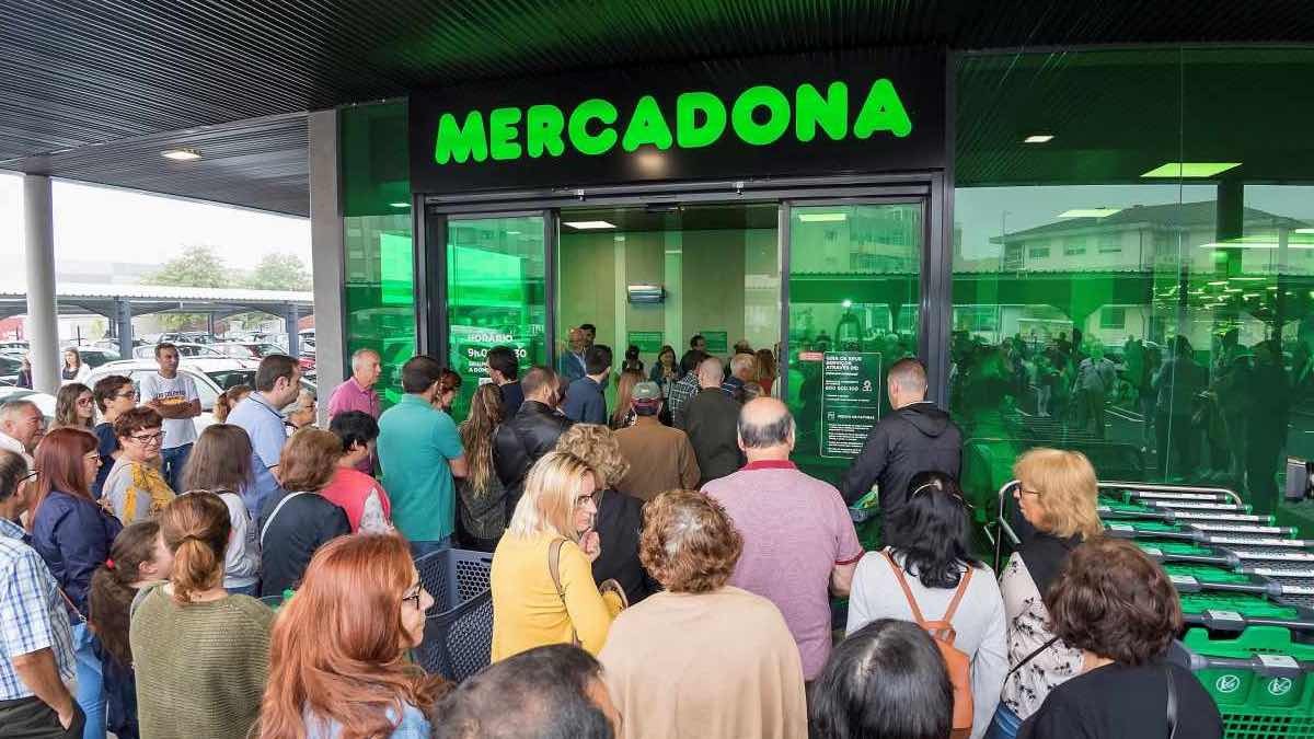 Mercadona hace un cambio que los compradores lo pedían a gritos clientes pagando en Mercadona la compra