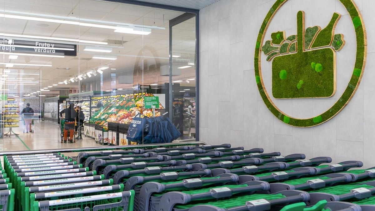 Entrada a un supermercado Mercadona Entrada a un supermercado Mercadona