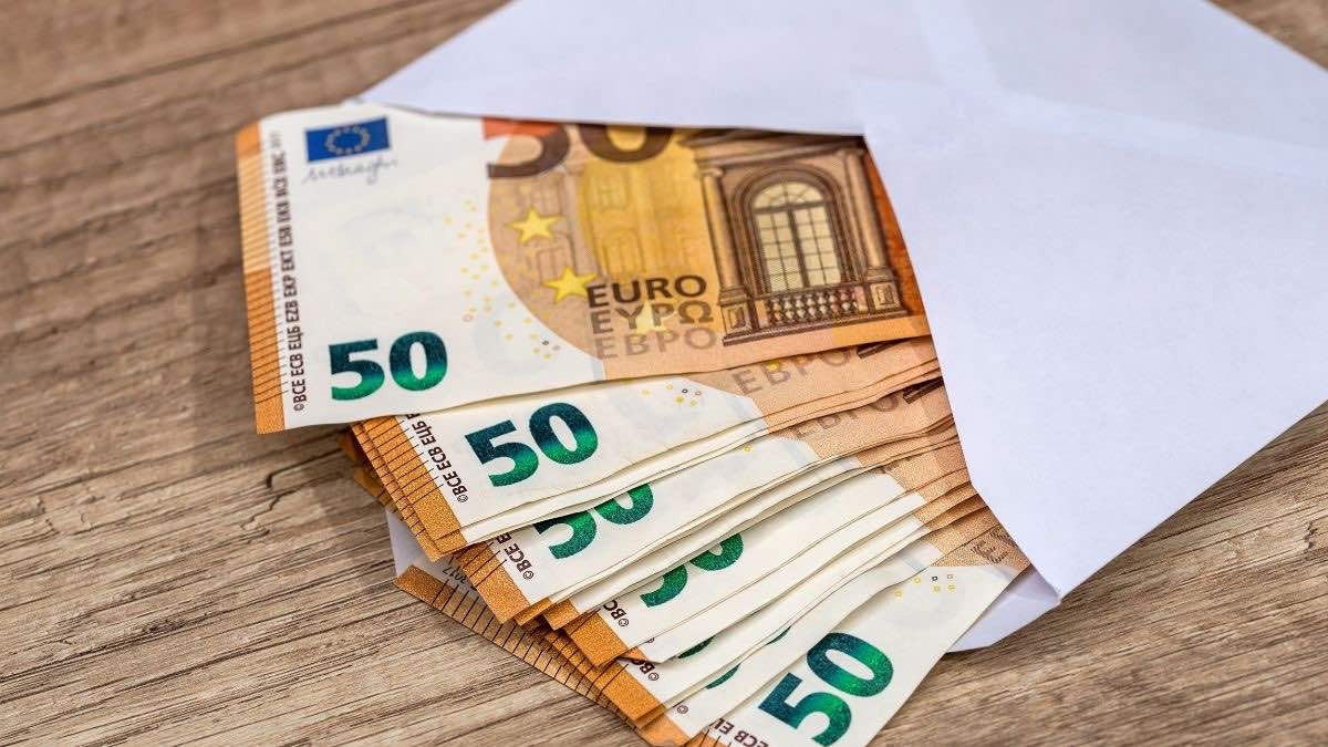 Varios billetes de euro