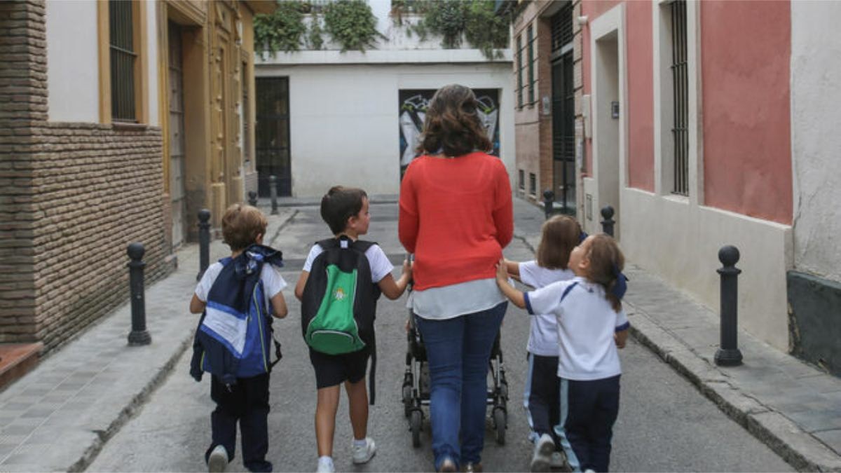 madre con cinco hijos