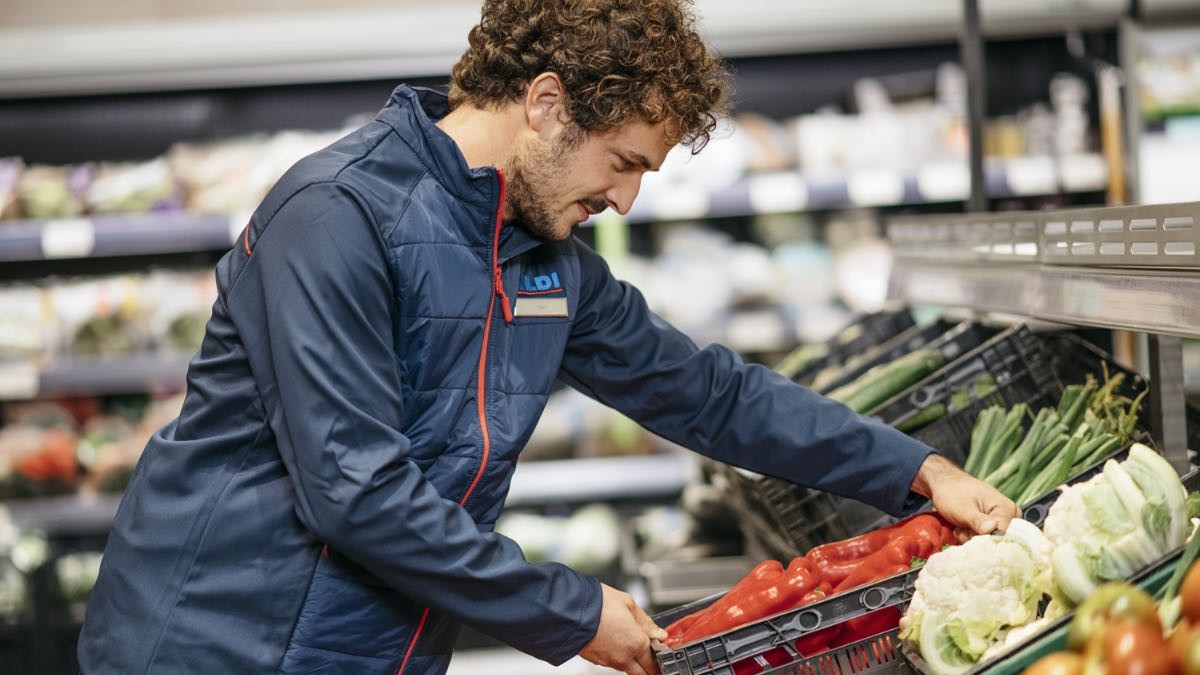 Aldi contratará 600 empleados en toda España en el segundo semestre 2023 empleado de Aldi