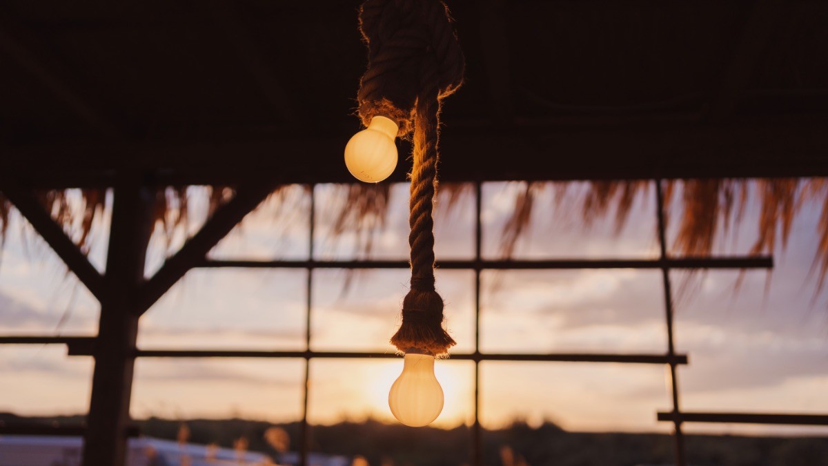 Dos bombillas decorativas