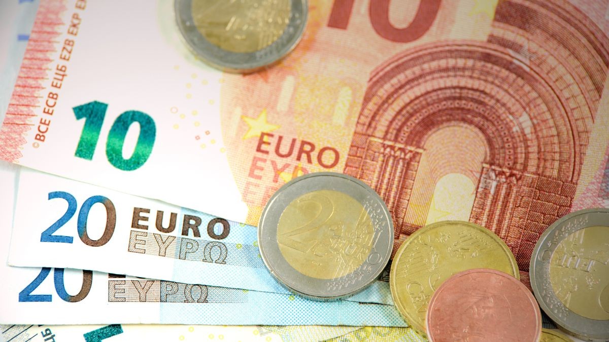 Monedas y billetes de euro. ¿Cuándo desaparecerá el dinero en efectivo en España? Esto dicen los expertos