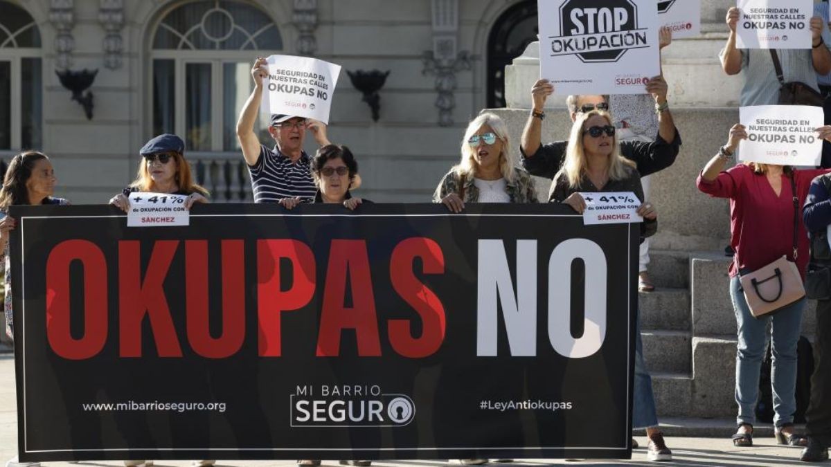 Manifestación en contra de la okupación
