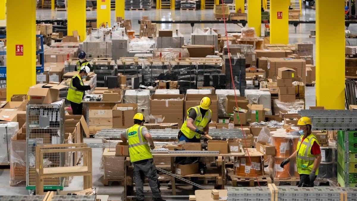 Adecco busca 500 mozos de almacén urgentemente: no se necesita experiencia previa mozos de almacén trabajando