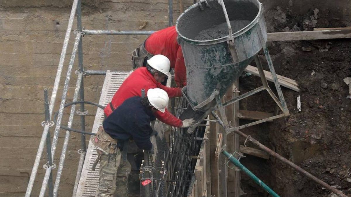 El SEPE oferta empleo en la obra con sueldo de hasta 35.000 euros: contrato fijo y sin experiencia