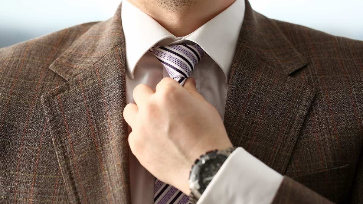 Los abogados pueden deducirse sus trajes y corbatas Un abogado con corbata