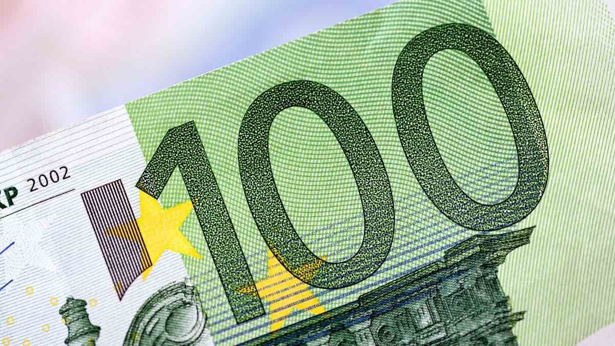 Renta de Crianza: los requisitos de Hacienda para disfrutar de la ayuda de 100 euros. billete de 100 euros para la Renta de Crianza