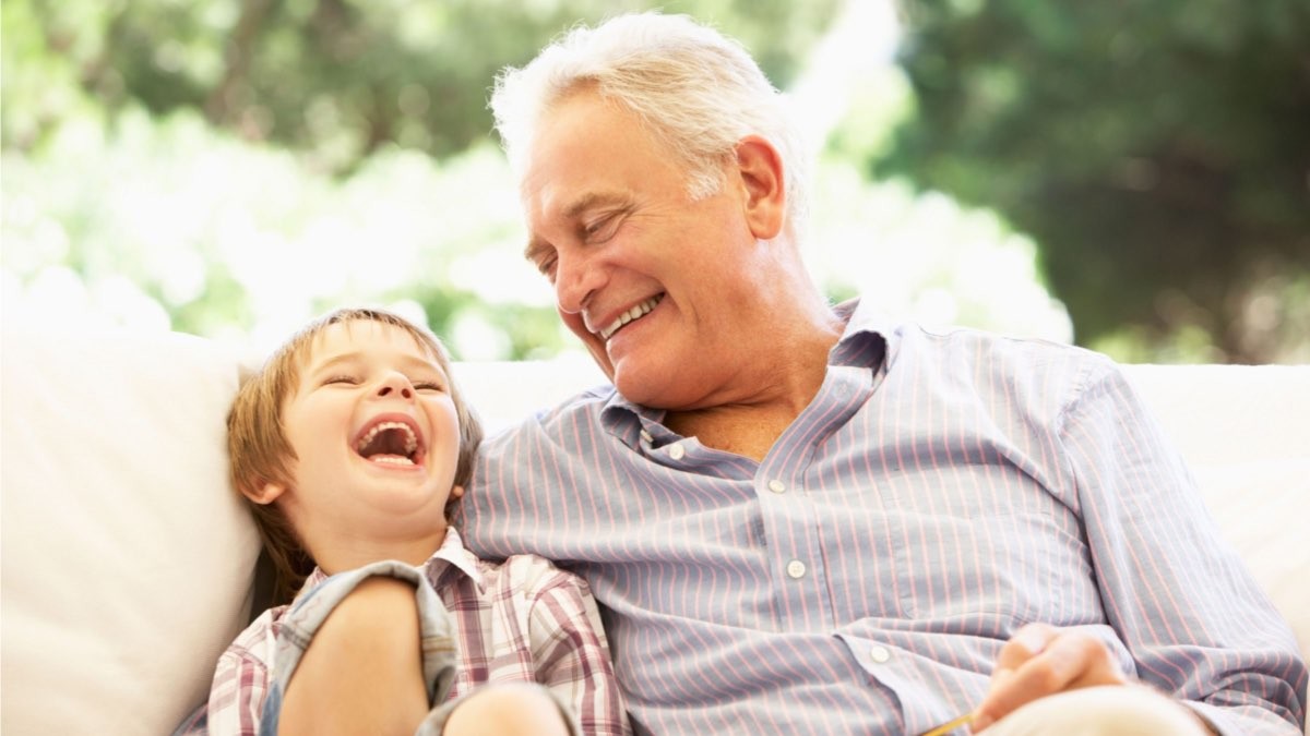hijo con padre jubilado